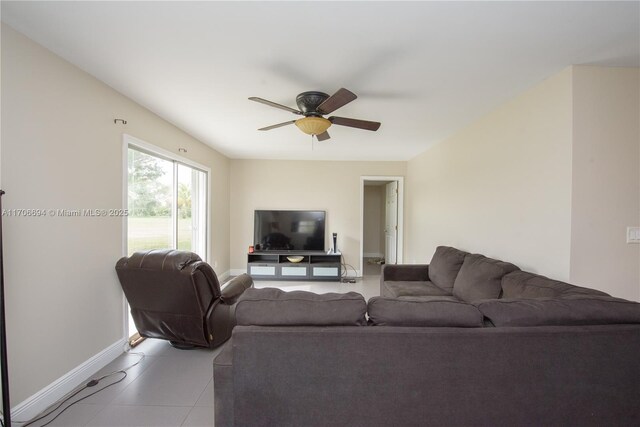 living room featuring a wall unit AC and ceiling fan