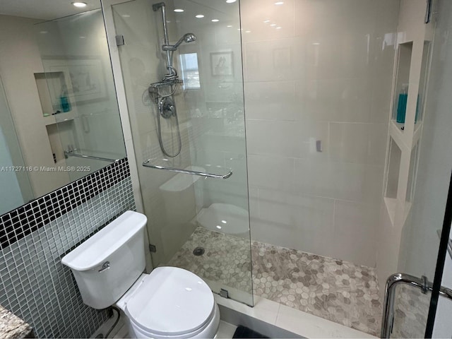 3300 NE 36th St Unit 605, Fort Lauderdale, FL 33308 - full bath featuring a stall shower, toilet, tile walls, and recessed lighting