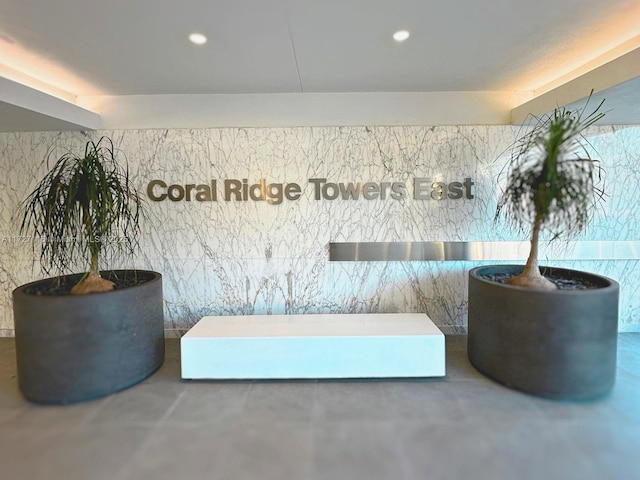 3300 NE 36th St Unit 605, Fort Lauderdale, FL 33308 - reception featuring recessed lighting