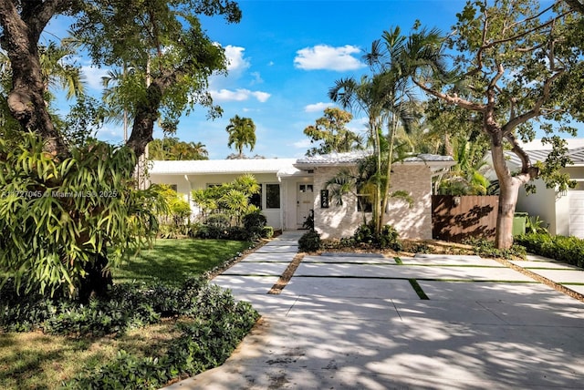 view of front of property with a front yard