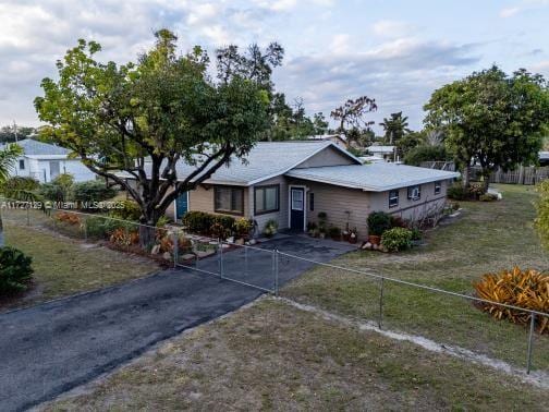 view of front of property