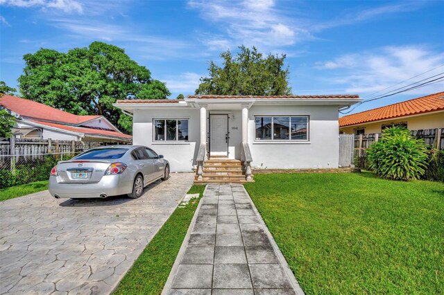 view of front of house with a front lawn