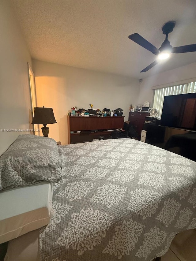 bedroom featuring a textured ceiling and ceiling fan