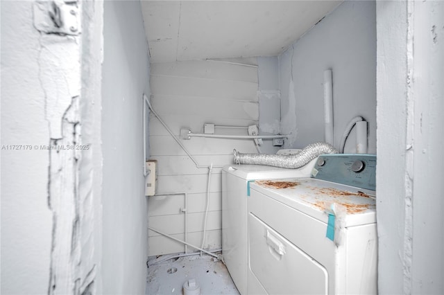 laundry room featuring washer and clothes dryer