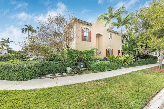 view of front of house featuring a front yard