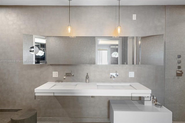 100 S Pointe Dr Unit 3203, Miami Beach, FL 33139 - full bath featuring tile walls