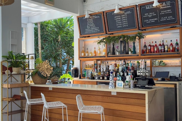 100 S Pointe Dr Unit 3203, Miami Beach, FL 33139 - view of indoor dry bar