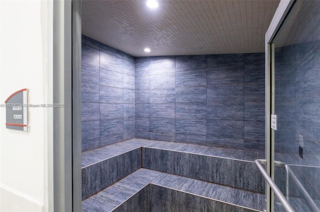 bathroom featuring recessed lighting and tiled shower