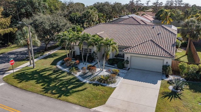 view of front facade featuring a front yard and a garage