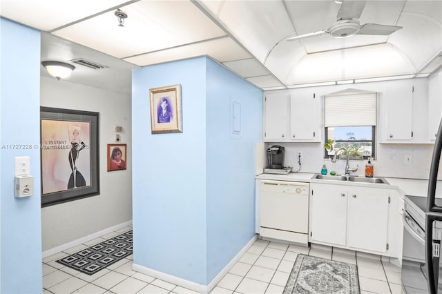 kitchen featuring light countertops, a sink, stainless steel electric range, visible vents, and dishwasher