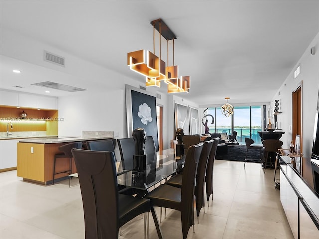 dining area featuring sink and an inviting chandelier