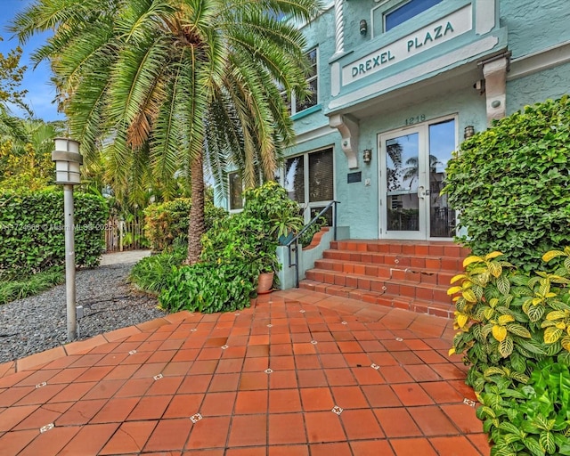 entrance to property featuring stucco siding