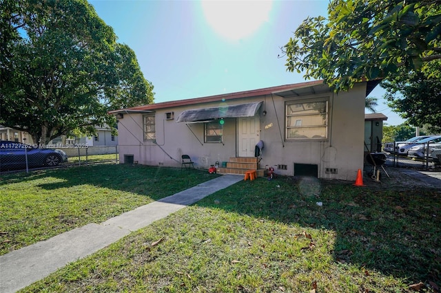 view of front of house with a front lawn