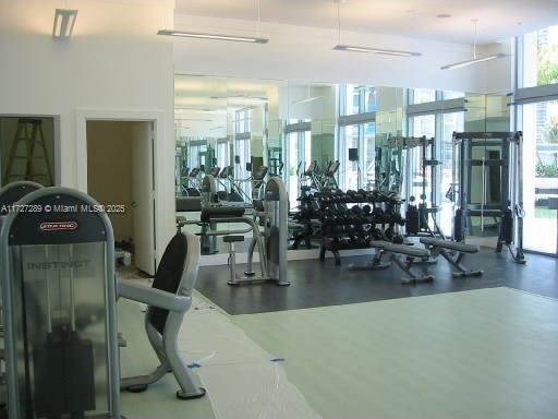 exercise room featuring expansive windows