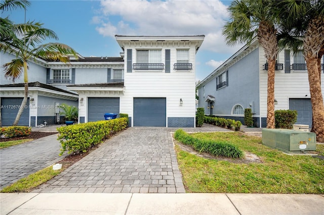 view of front of property featuring a garage