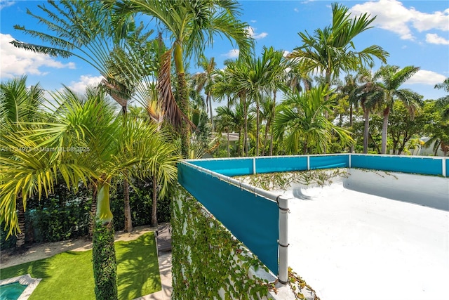 view of swimming pool