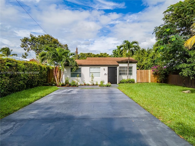 single story home with a front yard