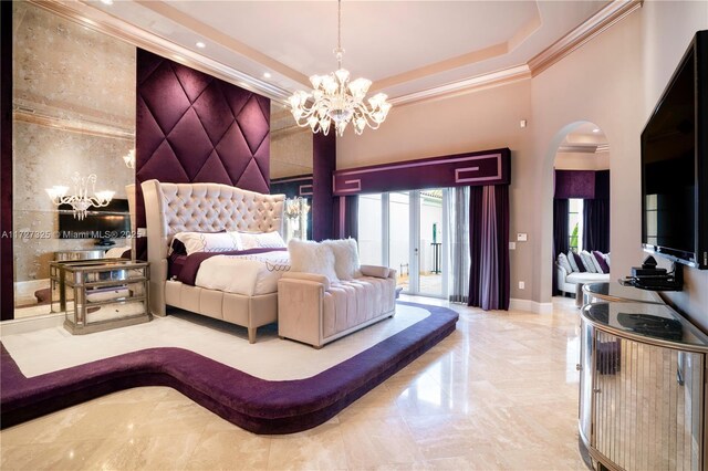 living room with an inviting chandelier, sink, crown molding, and a raised ceiling