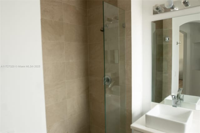 bathroom featuring sink and a tile shower