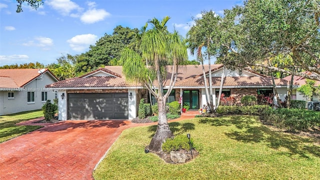 view of front of property featuring a front lawn and a garage