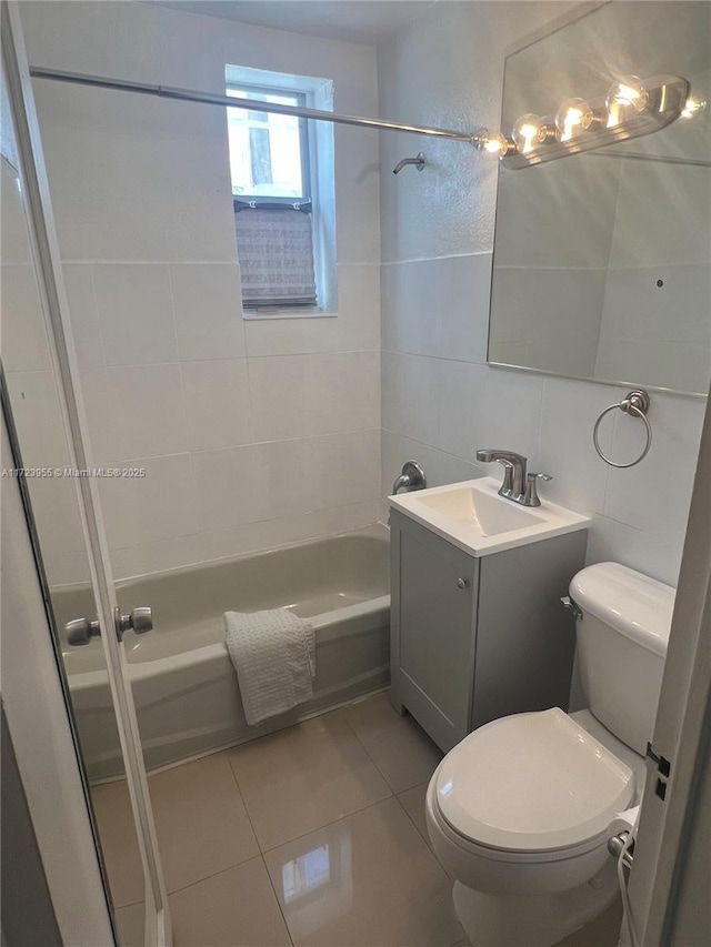 full bathroom with toilet, tiled shower / bath combo, tasteful backsplash, tile patterned floors, and vanity