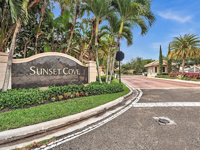 view of community / neighborhood sign