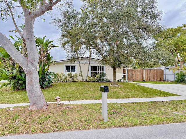 view of front facade with a front lawn