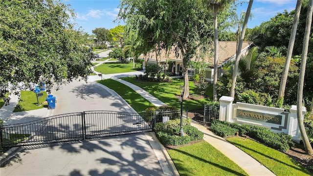 view of community featuring a lawn