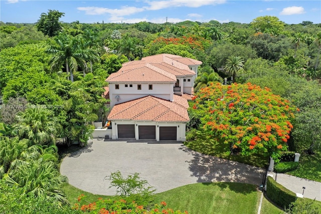 bird's eye view with a forest view
