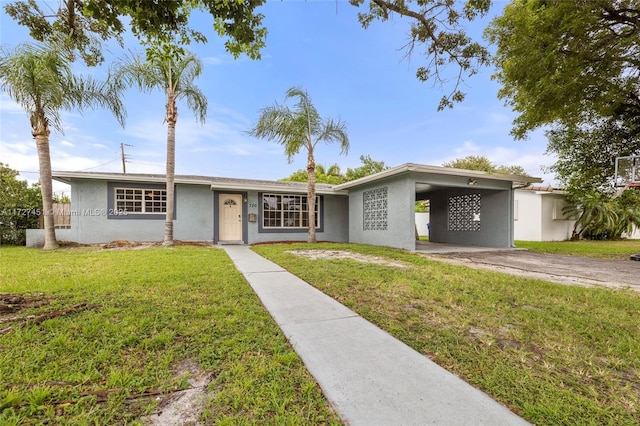 view of front facade featuring a front lawn and a carport