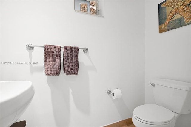 bathroom featuring toilet and sink