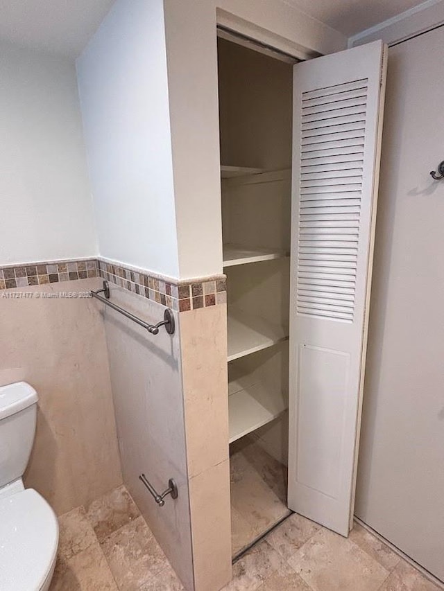 1401 NE Miami Gardens Dr Unit 892, Miami, FL 33179 - bathroom featuring toilet and tile walls