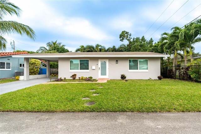 view of front of house featuring a front yard and a carport