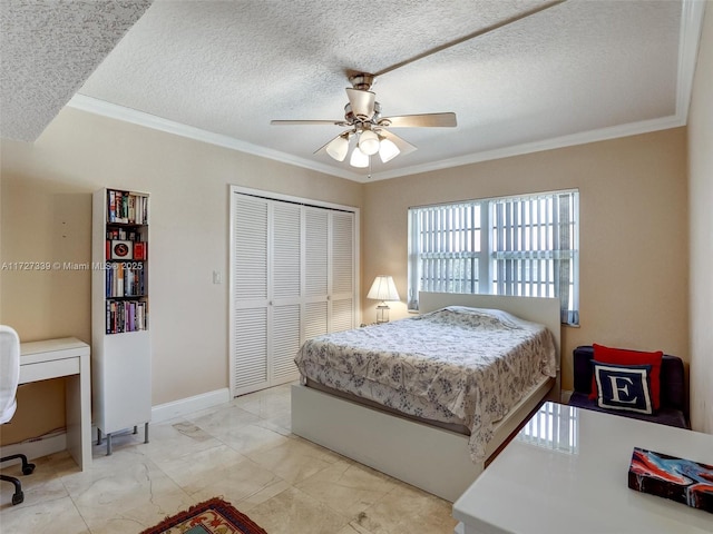 bedroom with a textured ceiling, ceiling fan, ornamental molding, and a closet