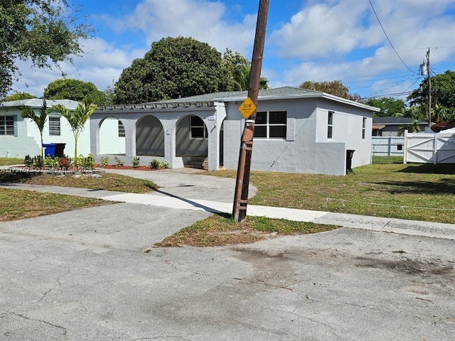 view of front of house with a front yard