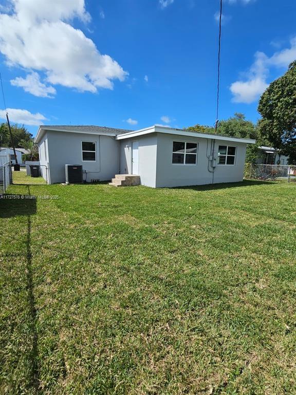 1951 NE 157th Ter, North Miami Beach, FL 33162 - photo 21