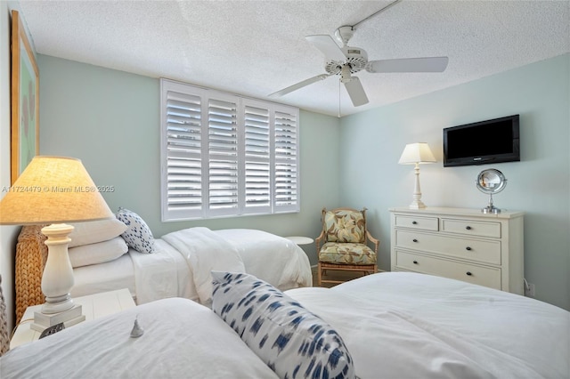 bedroom featuring ceiling fan and a textured ceiling