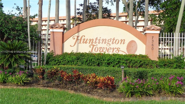 view of community / neighborhood sign