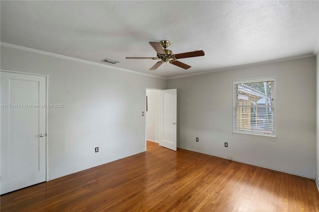 unfurnished room featuring hardwood / wood-style flooring, ceiling fan, and crown molding