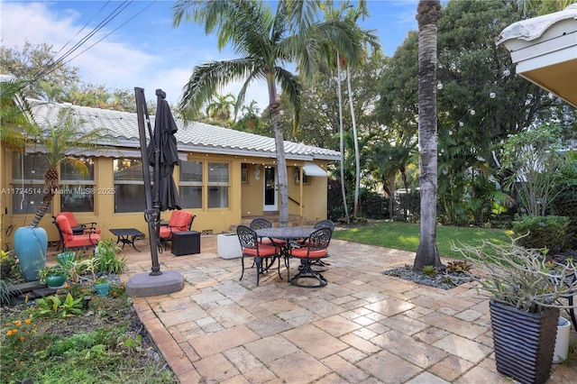 view of patio featuring outdoor lounge area