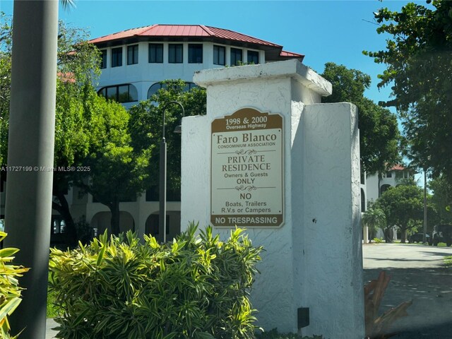 1998 Overseas Hwy Unit 33A, Marathon, FL 33050 - view of building exterior featuring uncovered parking
