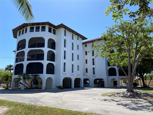 1998 Overseas Hwy Unit 33A, Marathon, FL 33050 - view of front facade featuring a carport, stucco siding, and driveway