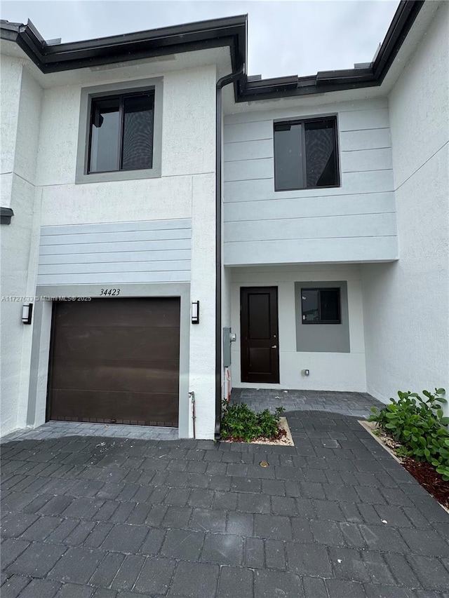 view of front of property featuring a garage