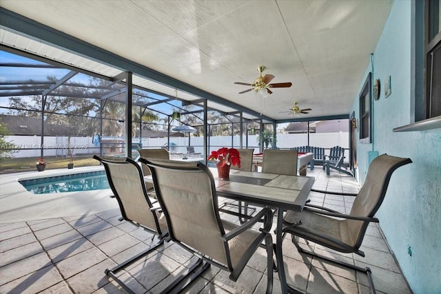 sunroom / solarium featuring a healthy amount of sunlight and ceiling fan