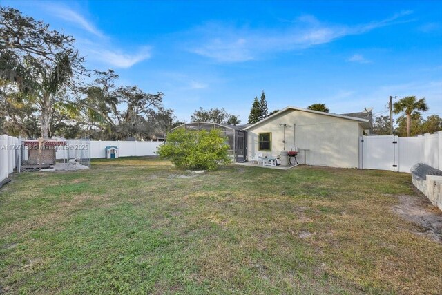 3270 Deer Lick, Kissimmee, FL 34746 - view of yard featuring glass enclosure