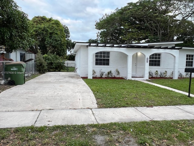 single story home featuring a carport and a front yard