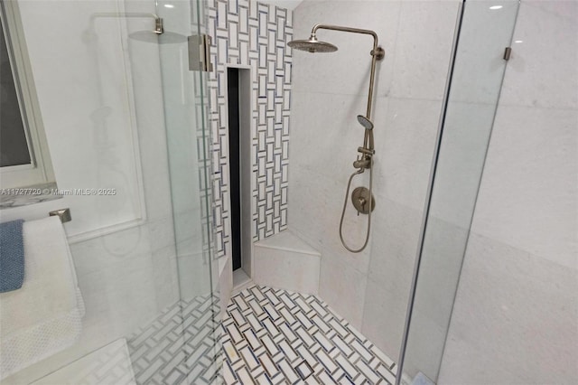 bathroom featuring a tile shower