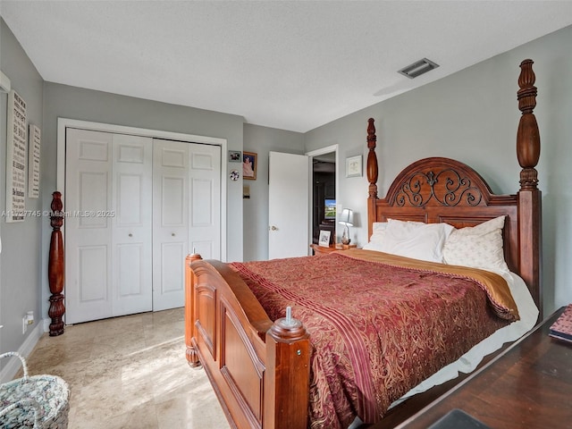 580 Eastwood Ln, Weston, FL 33326 - bedroom featuring baseboards, visible vents, and a closet