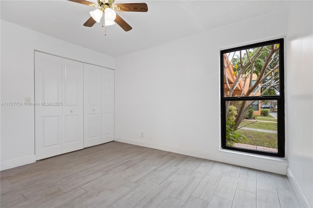 unfurnished bedroom featuring ceiling fan and a closet