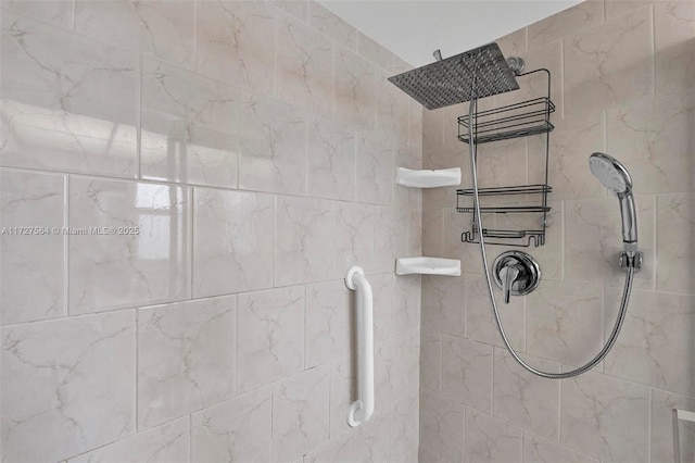 interior details with a tile shower